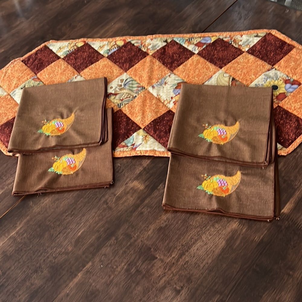 Reversible Quilted Runner & Custom Embroidered Square Brown Napkins - Picture 5 of 16